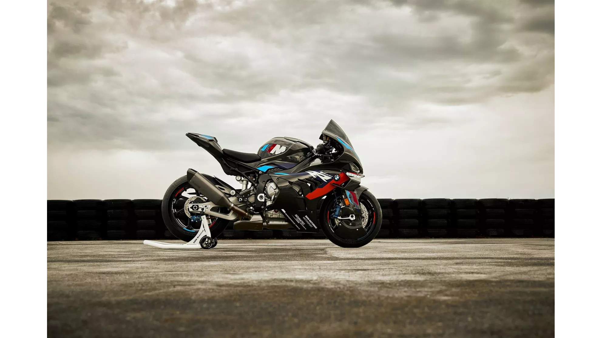 BMW M 1000 RR - Image 2 BMW M 1000 RR - Image 2