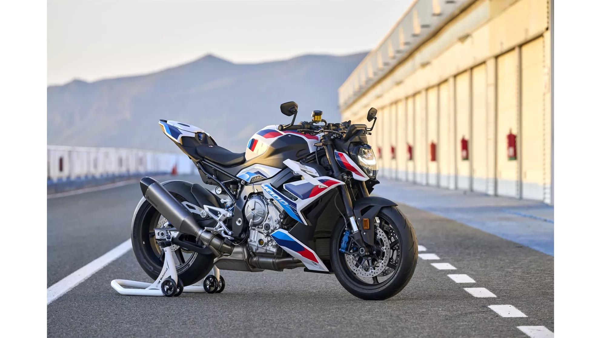 BMW M 1000 R - Image 15 BMW M 1000 R - Image 15