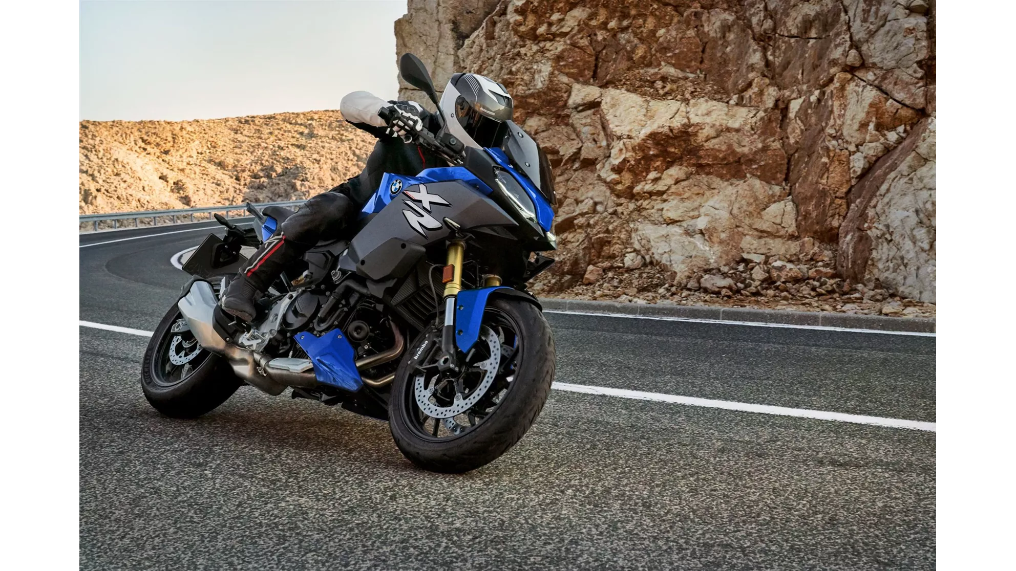 BMW F 900 XR - Image 1 BMW F 900 XR - Image 1