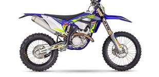 Sherco 300 SEF-R 2023 vs Fantic XMF 125 Competition 2025