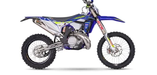 Sherco 300 SE Factory 2023 vs Beta RR 300 2T 2020 Sherco 300 SE Factory 2023 vs Beta RR 300 2T 2020