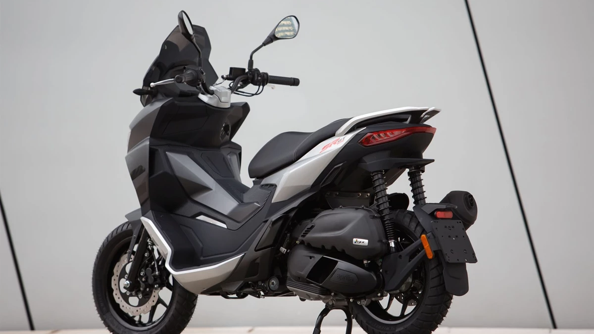 Aprilia SR GT 125 Bild 15: Aprilia SR GT 125