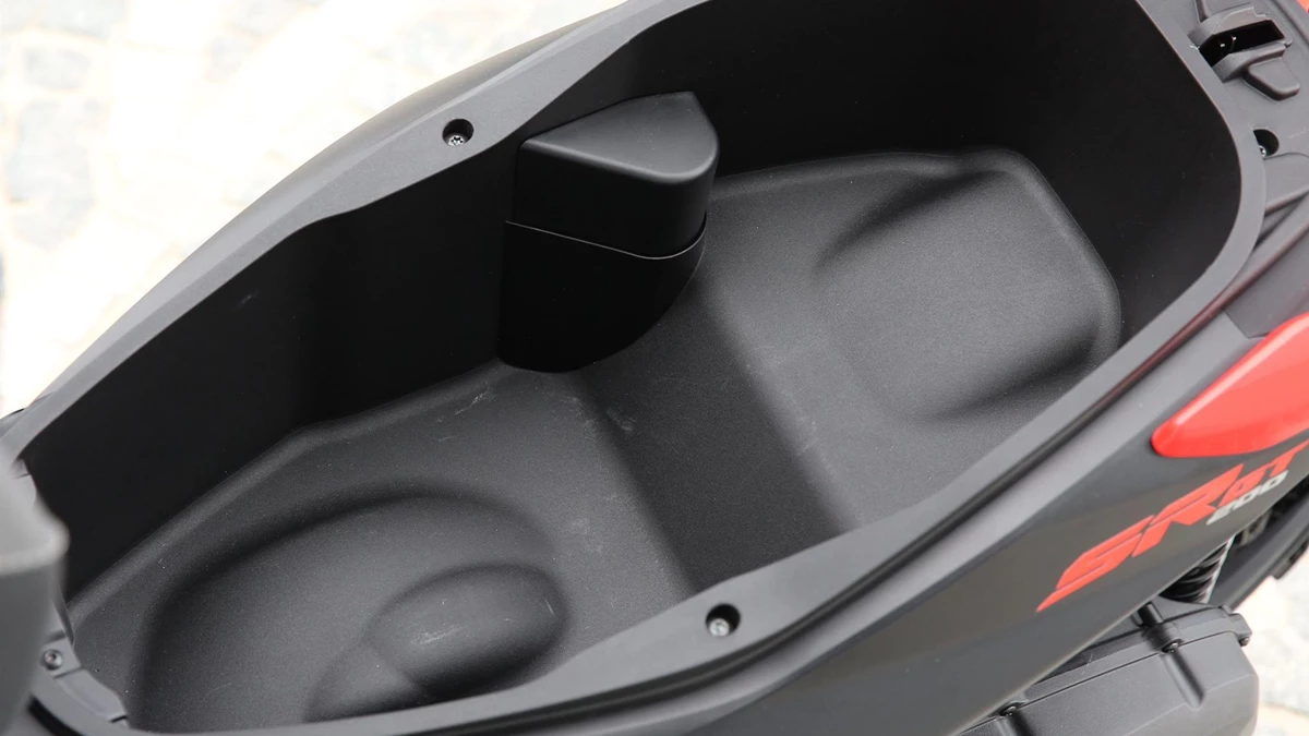 Aprilia SR GT Sport 125 Bild 6: Aprilia SR GT Sport 125