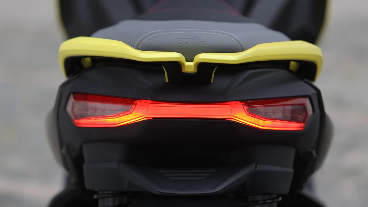 Aprilia SR GT Sport 125 Bild 7: Aprilia SR GT Sport 125