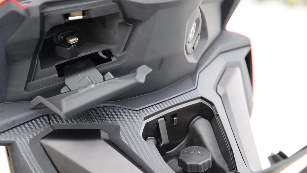 Aprilia SR GT Sport 125 Bild 8: Aprilia SR GT Sport 125