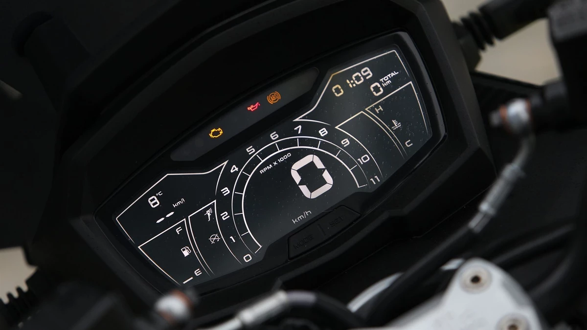 Aprilia SR GT Sport 125 Bild 9: Aprilia SR GT Sport 125