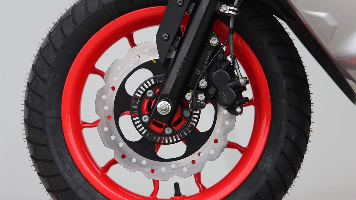 Aprilia SR GT Sport 125 Bild 10: Aprilia SR GT Sport 125