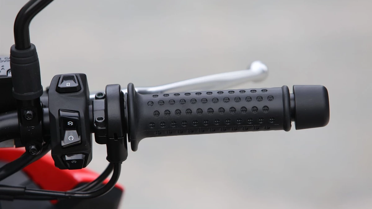 Aprilia SR GT Sport 125 Bild 11: Aprilia SR GT Sport 125