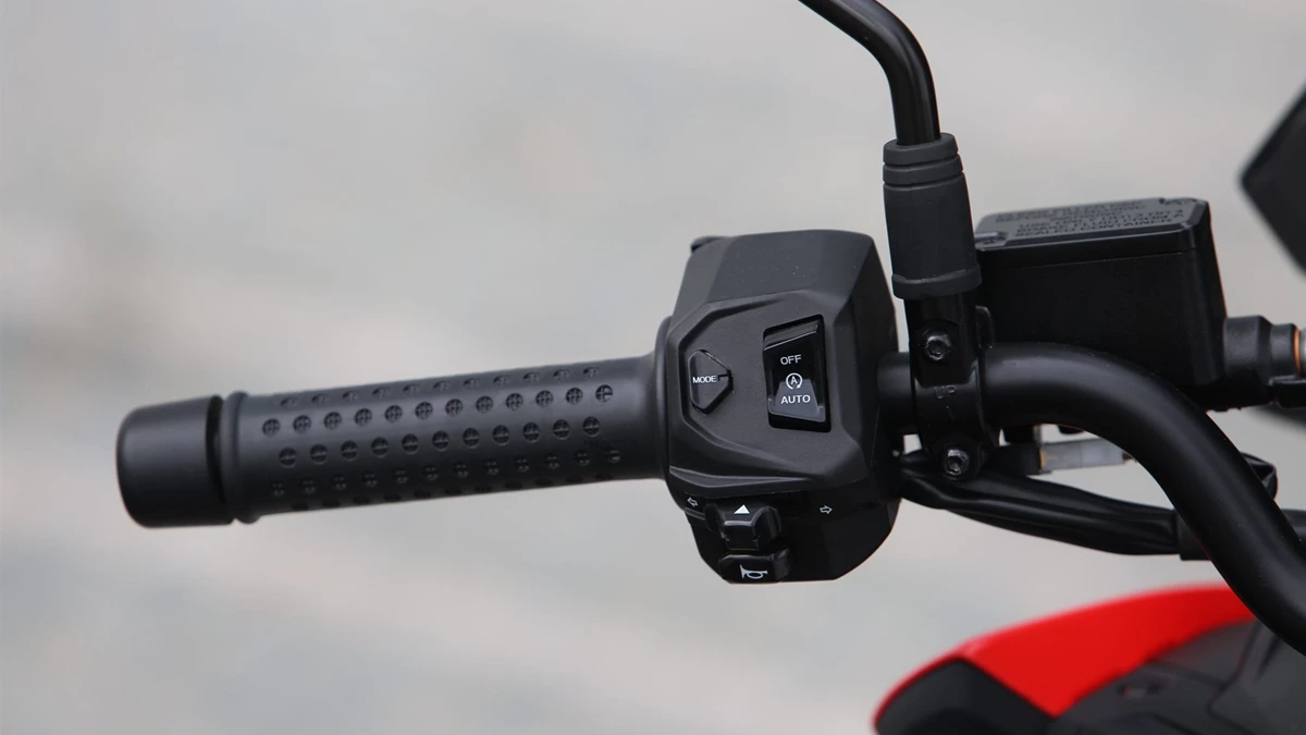 Aprilia SR GT Sport 125 Bild 13: Aprilia SR GT Sport 125