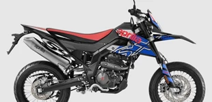Aprilia SX 125 2023 vs KTM 390 Duke 2025 Aprilia SX 125 2023 vs KTM 390 Duke 2025