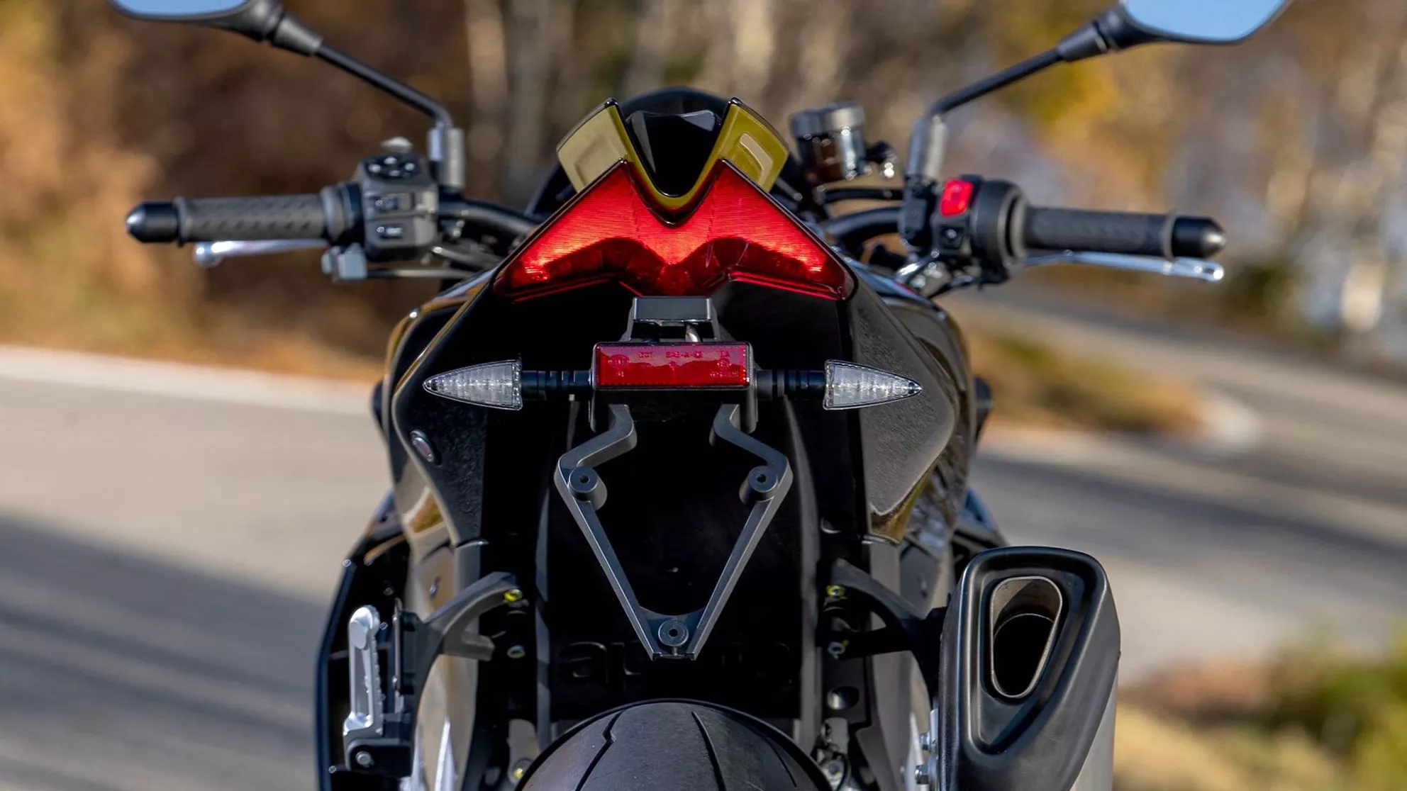 Aprilia Tuono V4 1100 Factory - Image 3 Aprilia Tuono V4 1100 Factory - Image 3