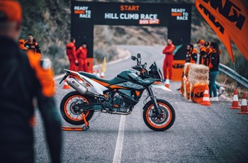 KTM 890 SMT 2024 - Bild 21 KTM 890 SMT 2024 - Bild 21