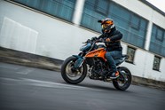 Motorrad Vergleich KTM 125 Duke 2024 Vs SWM SM 125 R 2022