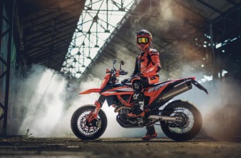 KTM 690 SMC R 2024 - Bild 18 KTM 690 SMC R 2024 - Bild 18