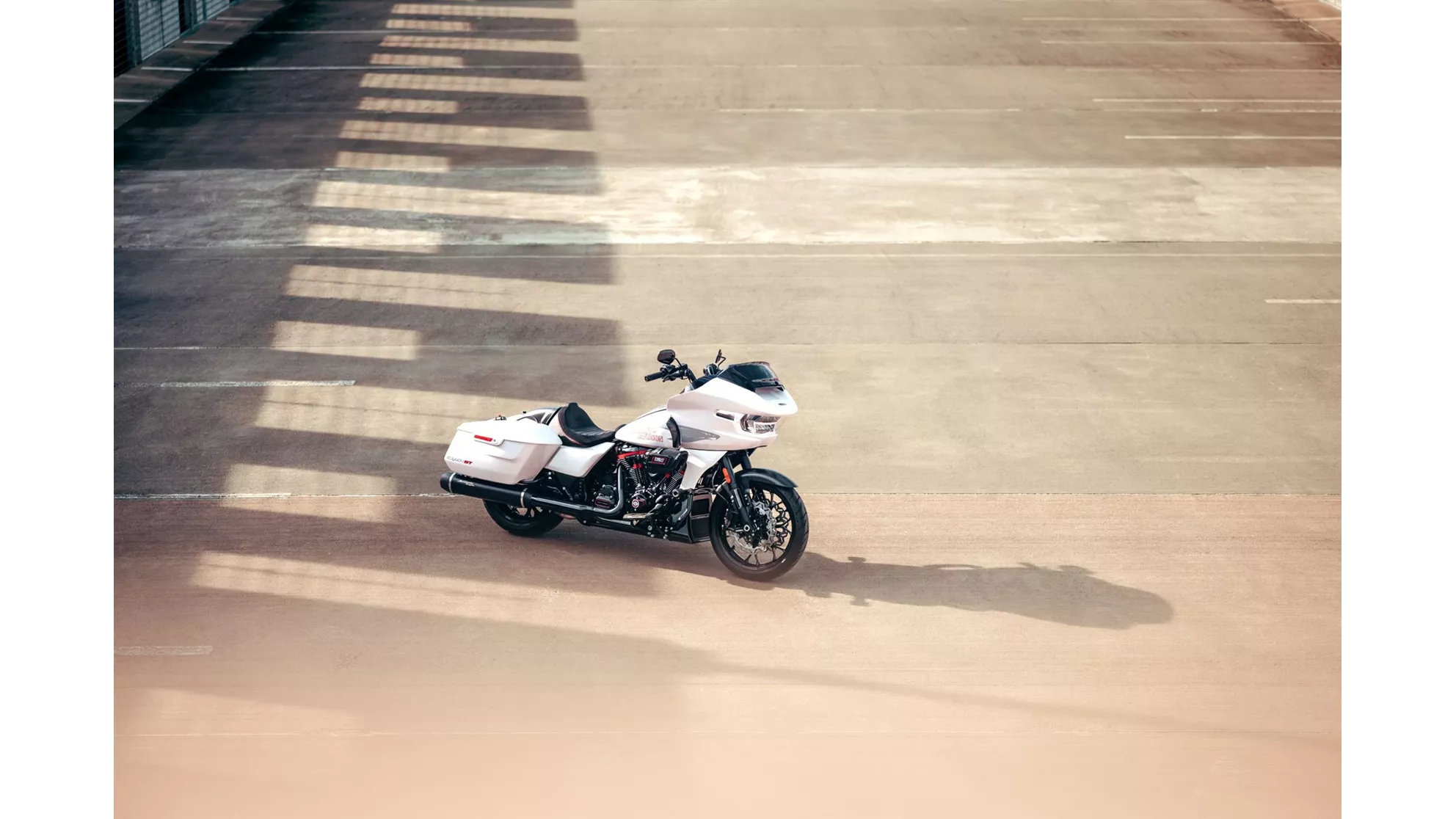 Harley-Davidson CVO Road Glide ST FLTRXSTSE - Resim 7