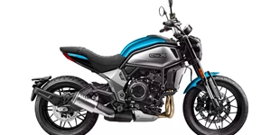 CFMOTO 700CL-X HERITAGE 2024 vs Aprilia Shiver 900 2019 CFMOTO 700CL-X HERITAGE 2024 vs Aprilia Shiver 900 2019