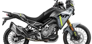 CFMOTO 450MT 2024 vs Kawasaki Z 500 SE 2025 CFMOTO 450MT 2024 vs Kawasaki Z 500 SE 2025