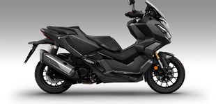 Husqvarna Svartpilen 401 2024 vs Honda ADV350 2024 Husqvarna Svartpilen 401 2024 vs Honda ADV350 2024