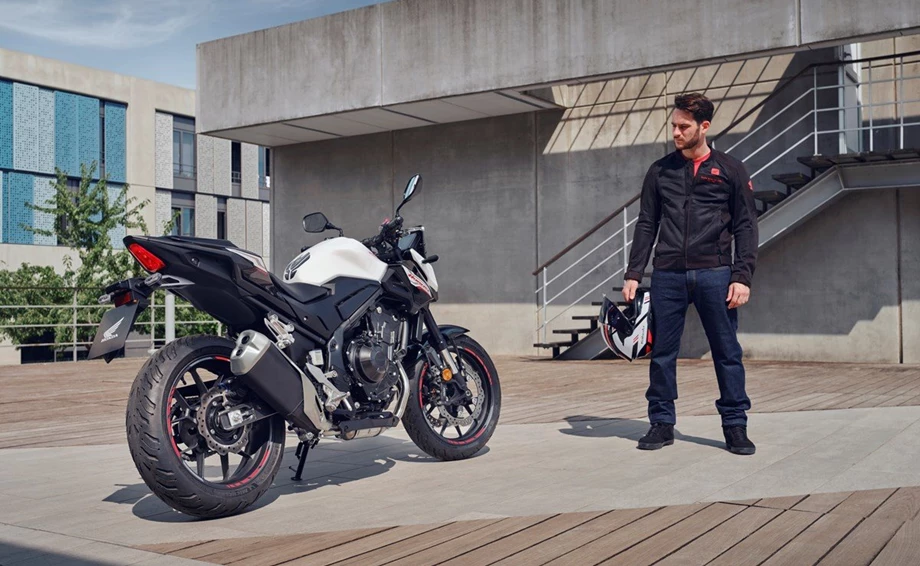 Honda CB500 Hornet Bild 3: Honda CB500 Hornet