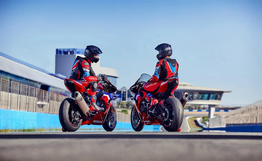 Honda CBR1000RR-R Fireblade Bild 2: Honda CBR1000RR-R Fireblade