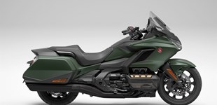 Honda GL 1800 Goldwing 2018 vs Honda GL 1800 Goldwing DCT 2024