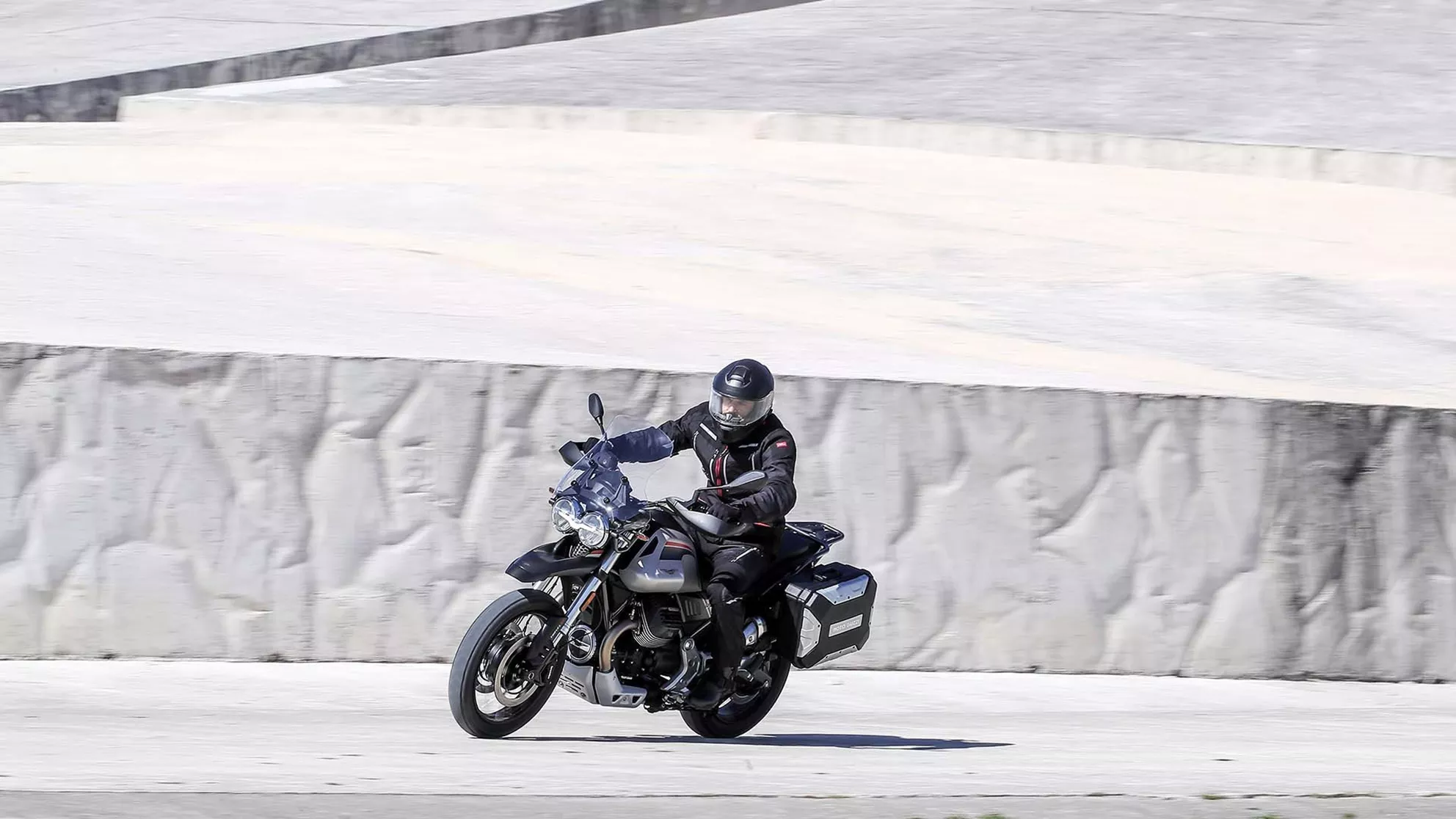 Moto Guzzi V85 TT Travel - Bild 2