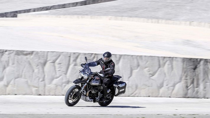 Moto Guzzi V85 TT Travel () - Bild 3