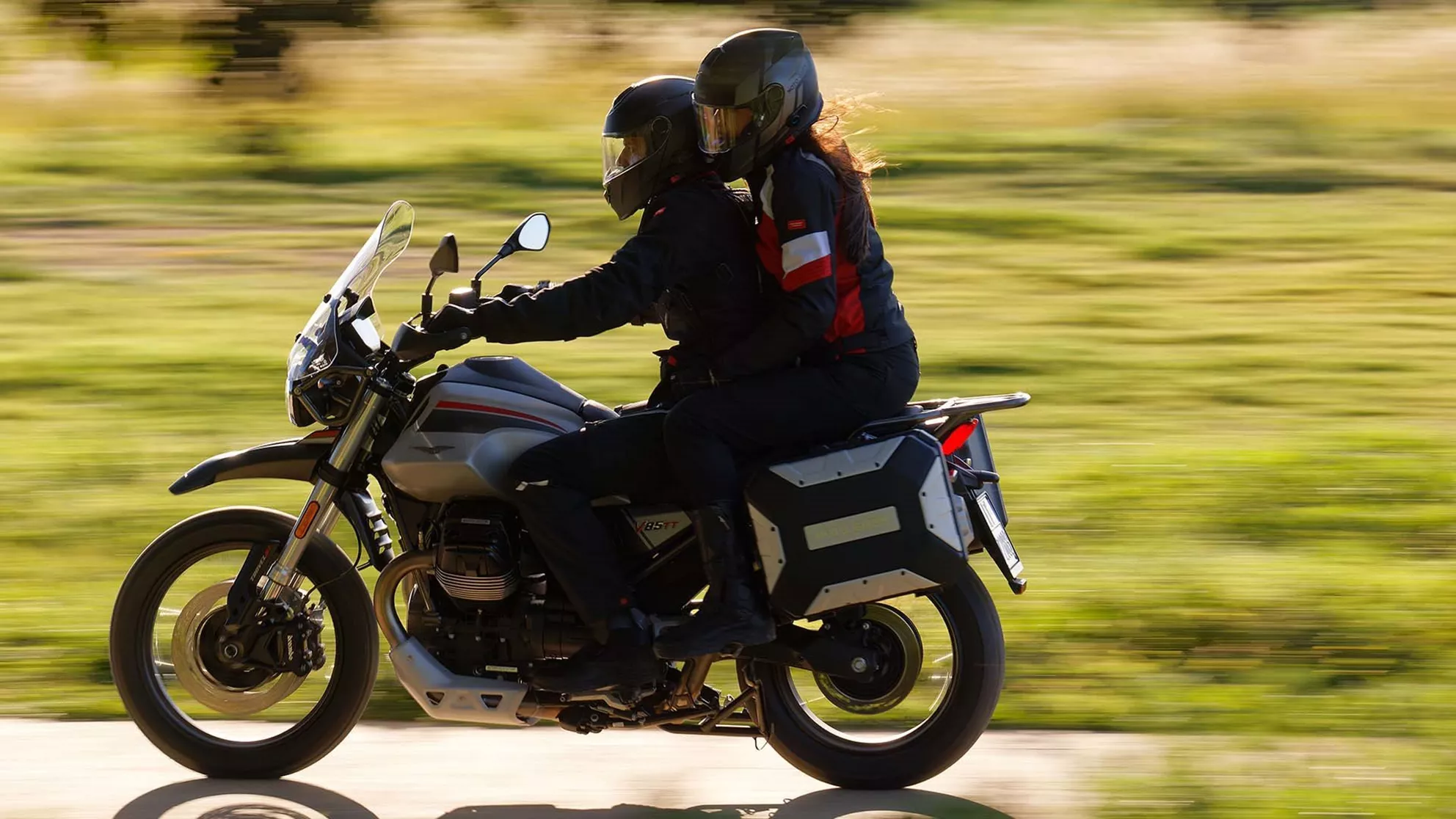 Moto Guzzi V85 TT Travel - Imagen 1
