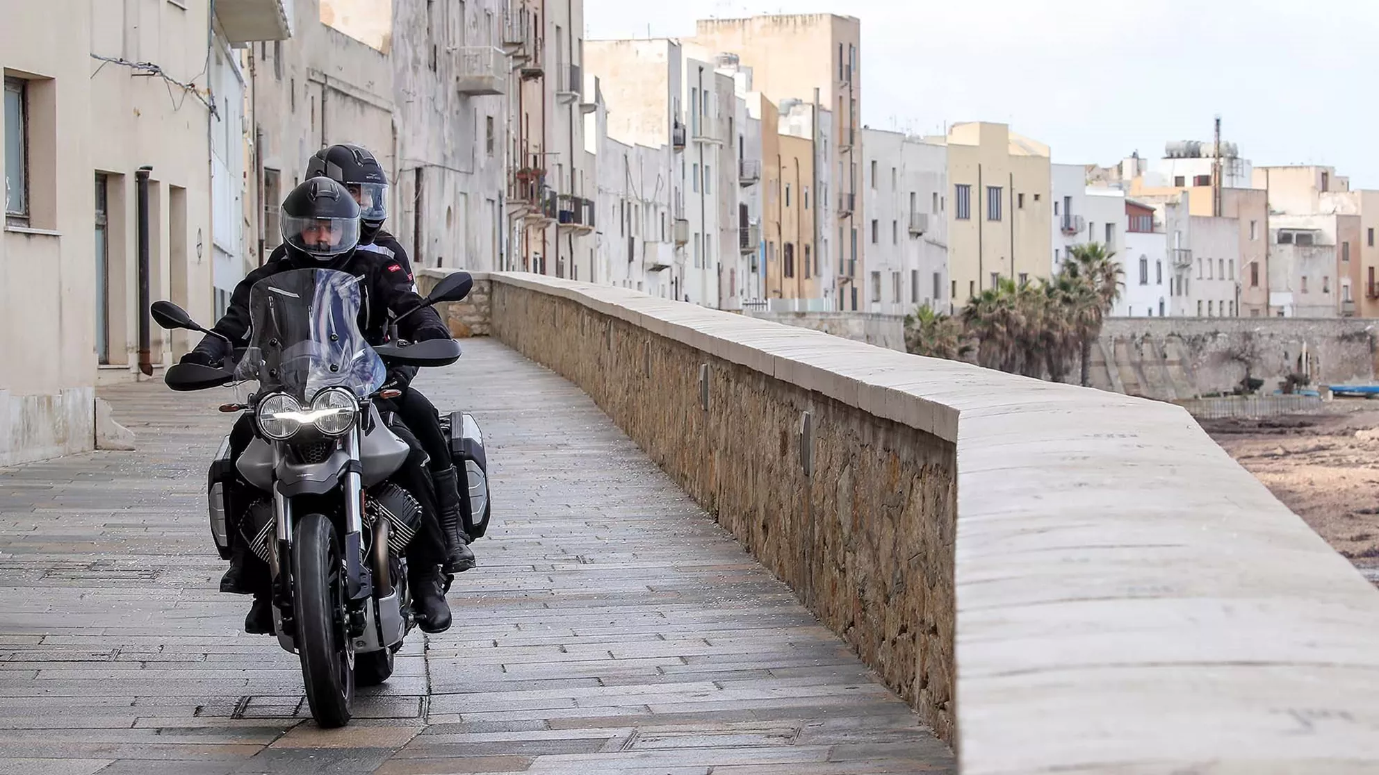 Moto Guzzi V85 TT Travel - Imagem 3