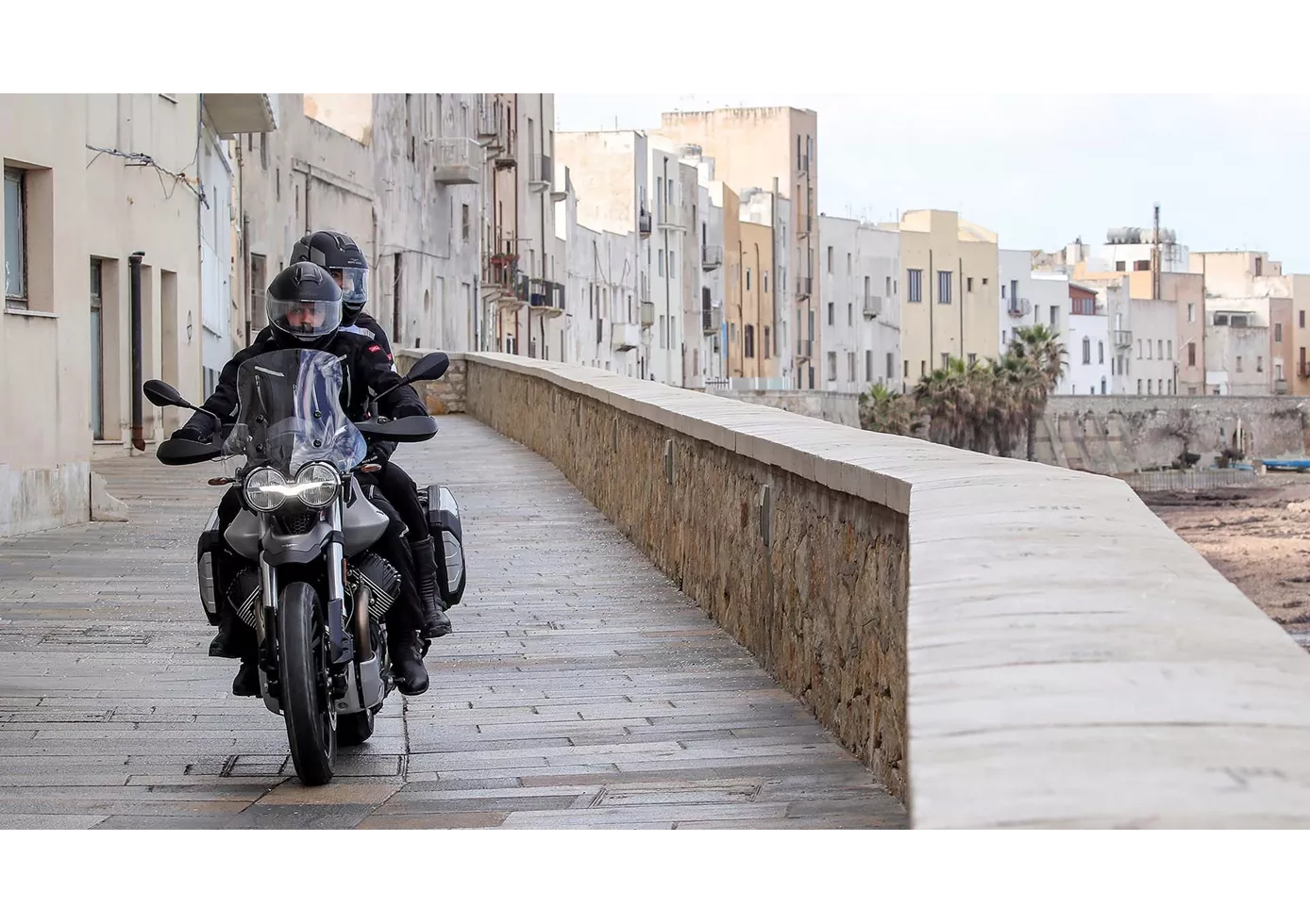 Moto Guzzi V85 TT Travel 2024 Moto Guzzi V85 TT Travel 2024
