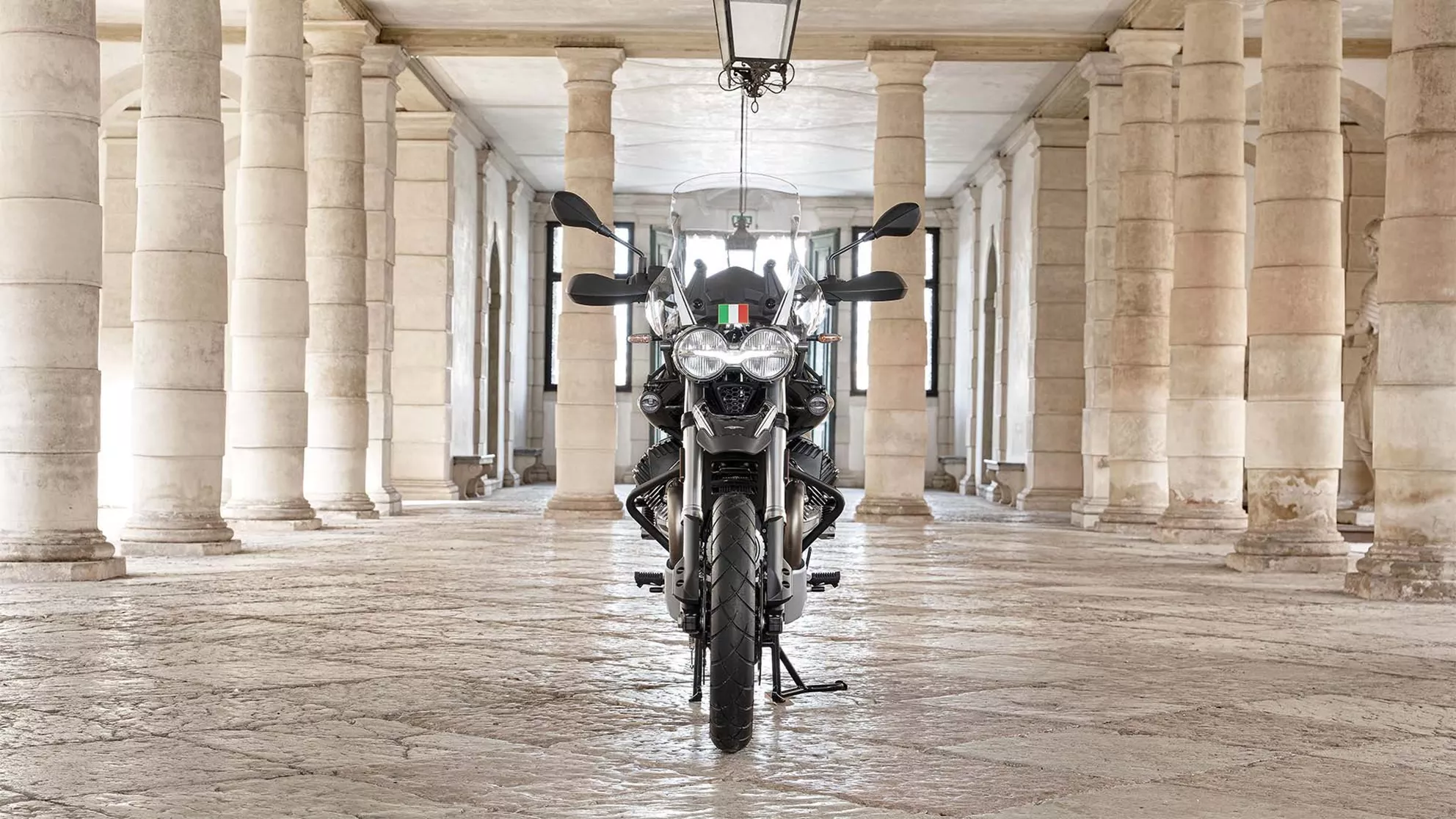 Moto Guzzi V85 TT Guardia d'Onore - Obraz 1