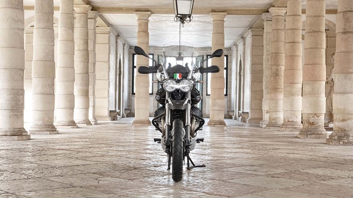 Moto Guzzi V85 TT Guardia d'Onore () - Bild 2