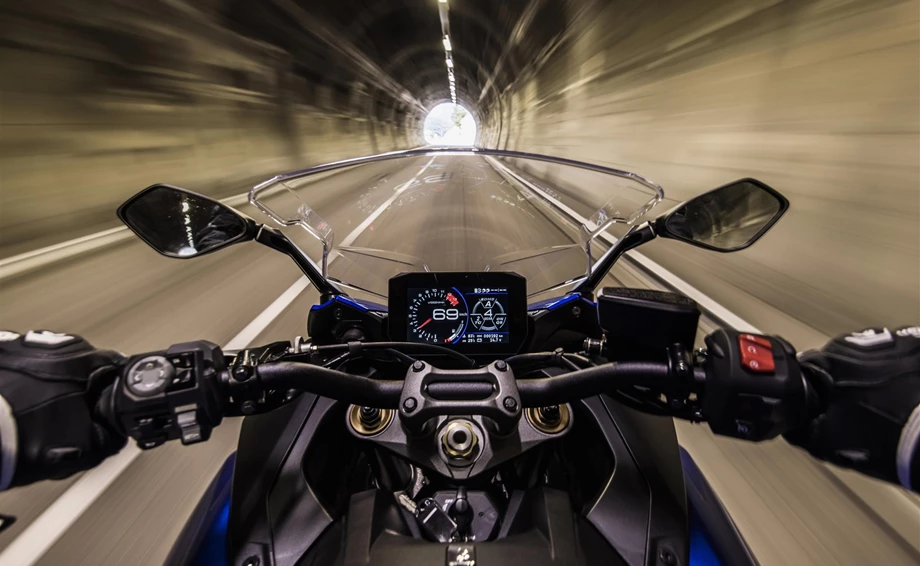 Suzuki GSX-S1000GT Bild 4: Suzuki GSX-S1000GT