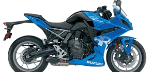 Suzuki GSX-8R 2024 vs Ducati Hypermotard 950 RVE 2022 Suzuki GSX-8R 2024 vs Ducati Hypermotard 950 RVE 2022