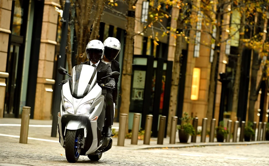 Suzuki Burgman 400 Bild 8: Suzuki Burgman 400