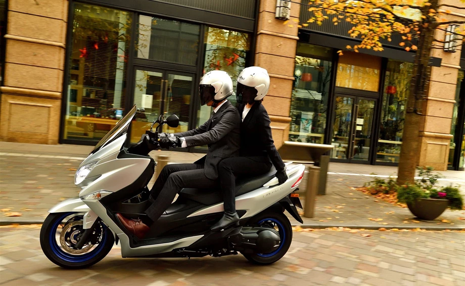 Suzuki Burgman 400 Bild 9: Suzuki Burgman 400