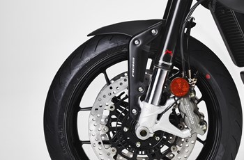 MV Agusta Dragster 800 R 2024 - Bild 9