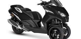 Piaggio MP3 530 HPE Exclusive 2023 vs Peugeot Metropolis Active 2024