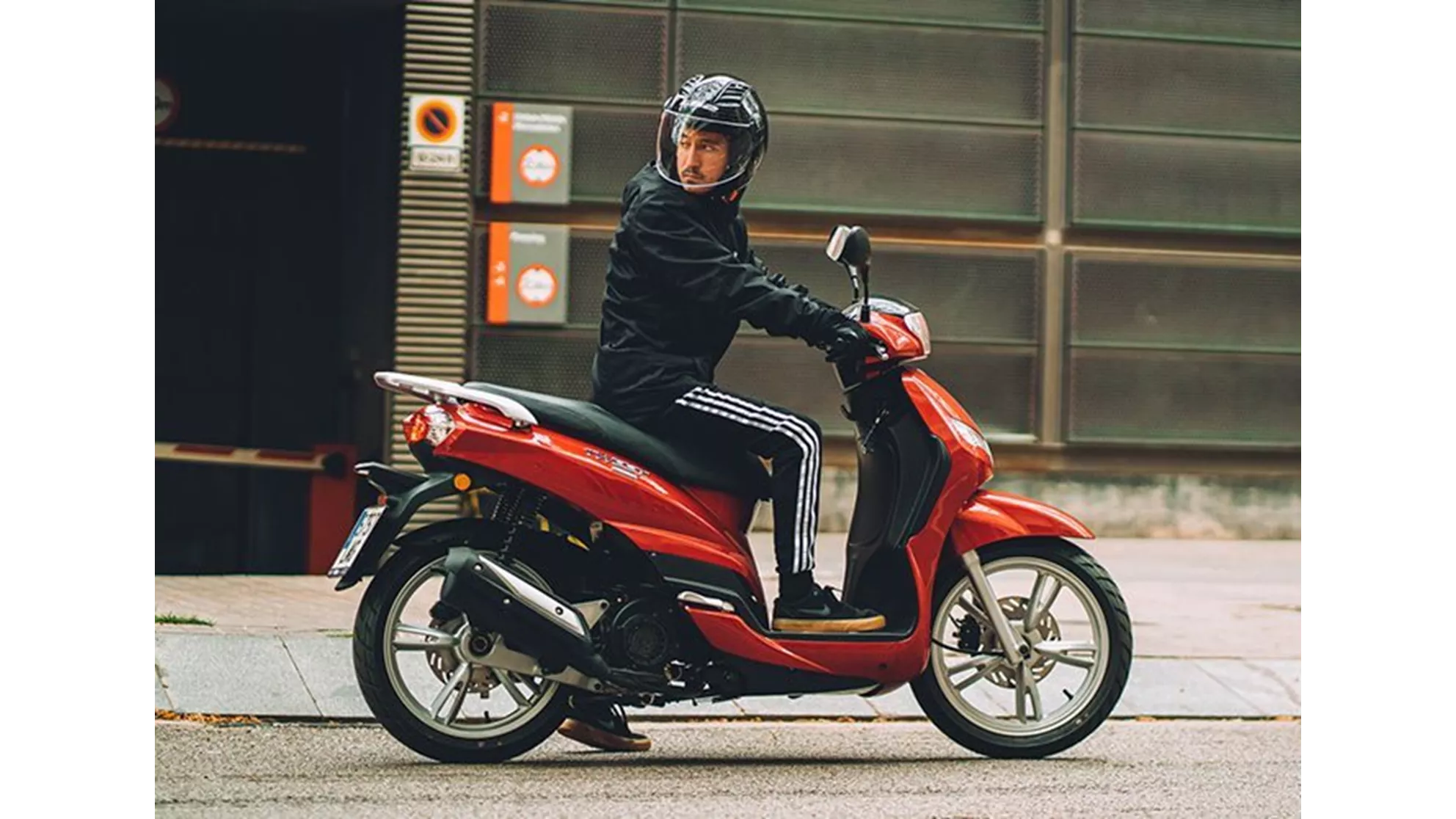 Peugeot Tweet 125 Active - Image 5 Peugeot Tweet 125 Active - Image 5