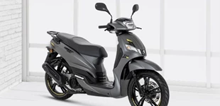 Zontes 125 D 2024 vs Peugeot Tweet 200 GT 2024 Zontes 125 D 2024 vs Peugeot Tweet 200 GT 2024