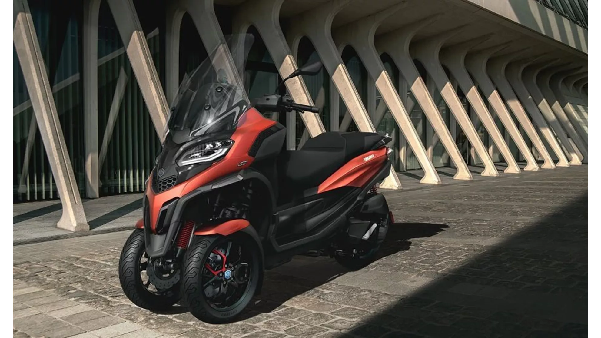 Piaggio MP3 400 Sport - Image 1 Piaggio MP3 400 Sport - Image 1