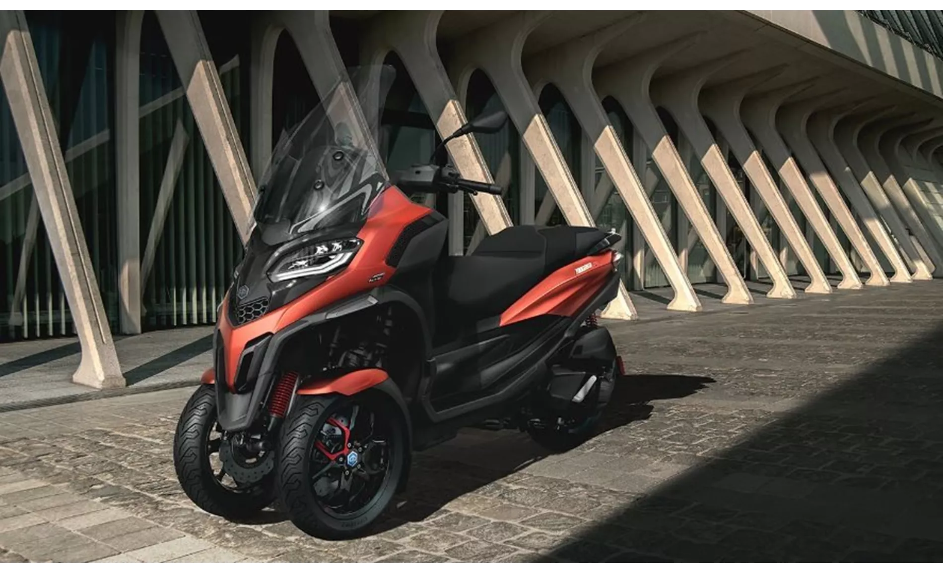 Piaggio MP3 400 Sport 2024 Piaggio MP3 400 Sport 2024