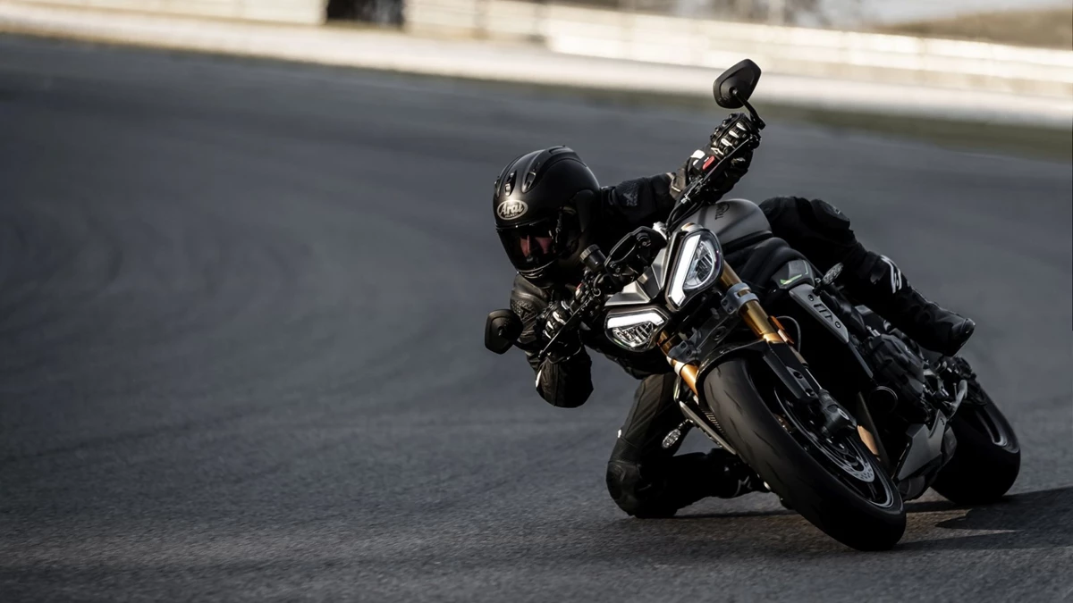Triumph Speed Triple 1200 RS Bild 2: Triumph Speed Triple 1200 RS