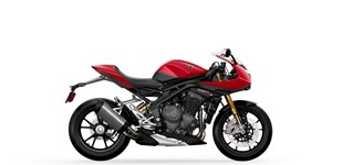 Triumph Speed Triple 1200 RR 2024 vs GASGAS SM 700 2024