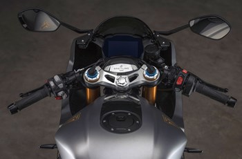 Triumph Speed Triple 1200 RR Breitling Limited Edition 2024 - Bild 3