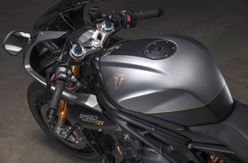 Triumph Speed Triple 1200 RR Breitling Limited Edition 2024 - Bild 8