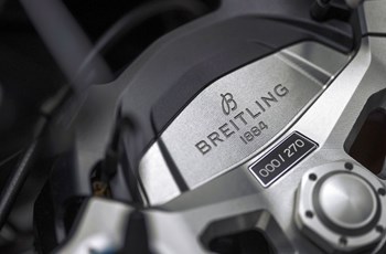 Triumph Speed Triple 1200 RR Breitling Limited Edition 2024 - Bild 11