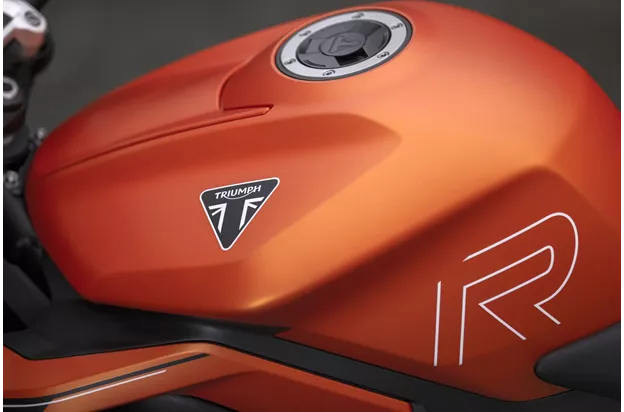 Triumph Street Triple 765 R 2022 vs Triumph Street Triple 765 R A2 2024