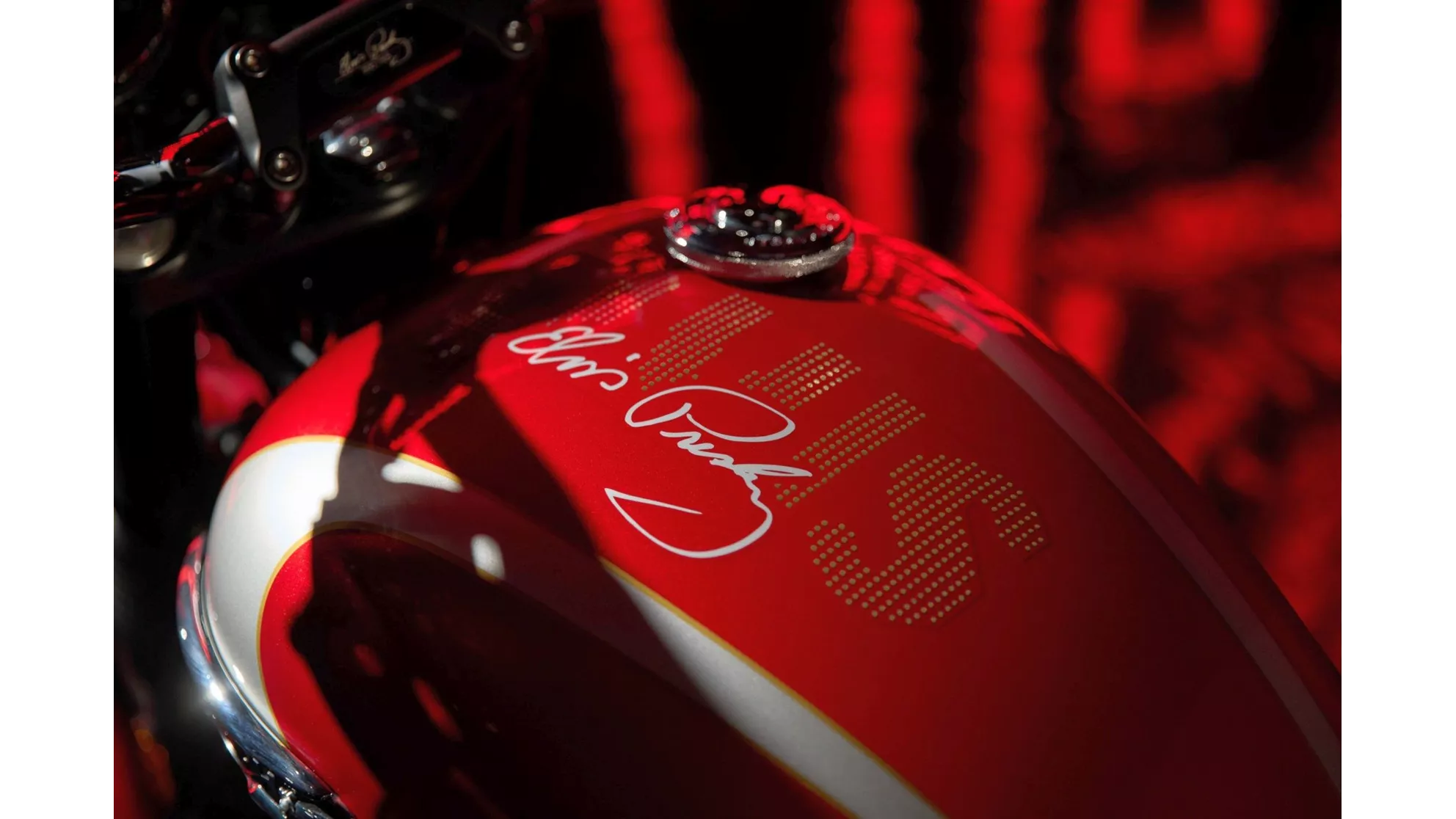 Triumph Bonneville T120 Elvis Presley Special Edition - Obrázek 1 Triumph Bonneville T120 Elvis Presley Special Edition - Obrázek 1