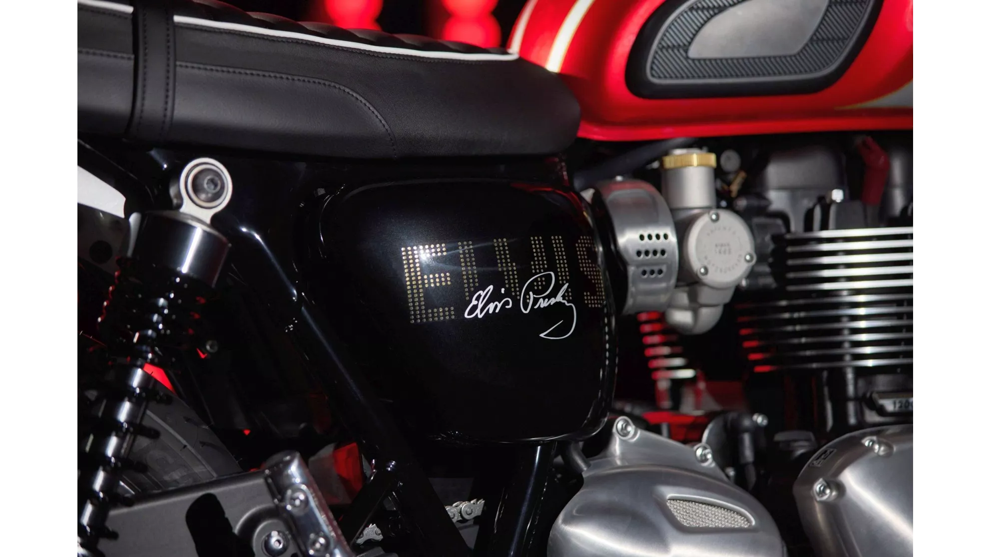 Triumph Bonneville T120 Elvis Presley Special Edition - Obrázek 5 Triumph Bonneville T120 Elvis Presley Special Edition - Obrázek 5